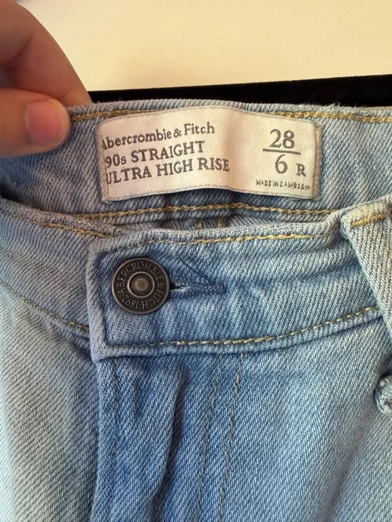 A&F The 90’s Straight Ultra High Rise Curve Love Jeans Lt Ripped Med Wash - Picture 6 of 8